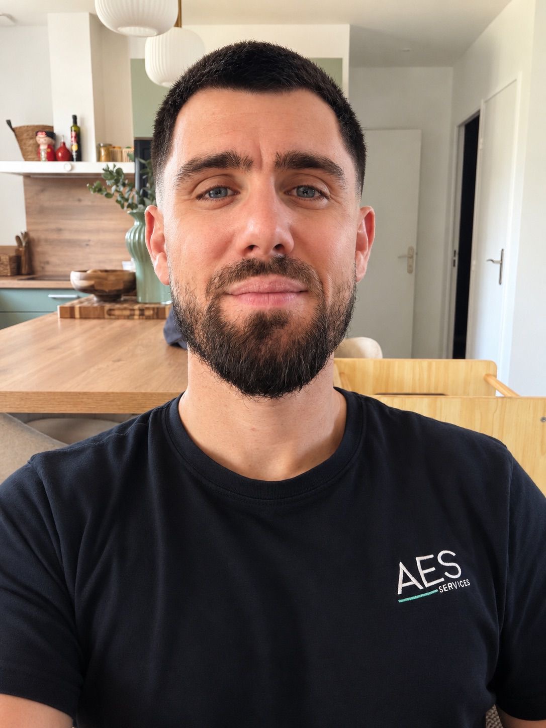 Sébastien Joaquim, peintre en bâtiment AES SERVICES à Bourges